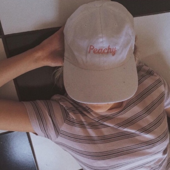Brandy Melville Accessories - Brandy Melville “Peachy” Hat
